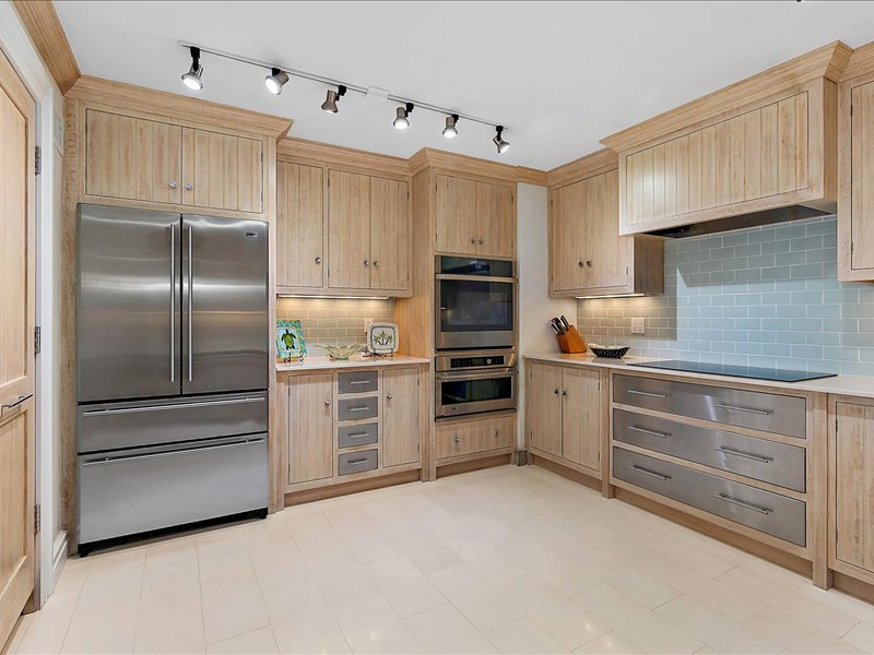 gallery images of property listing