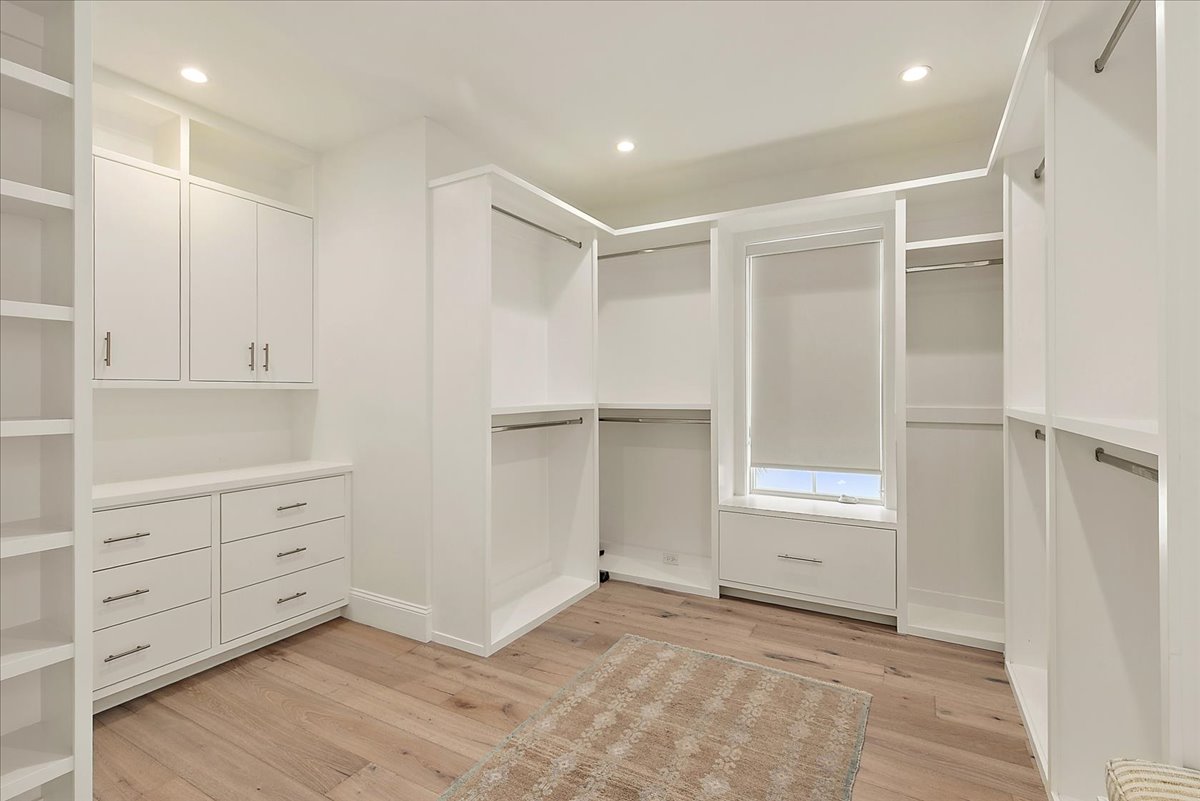 gallery images of property listing