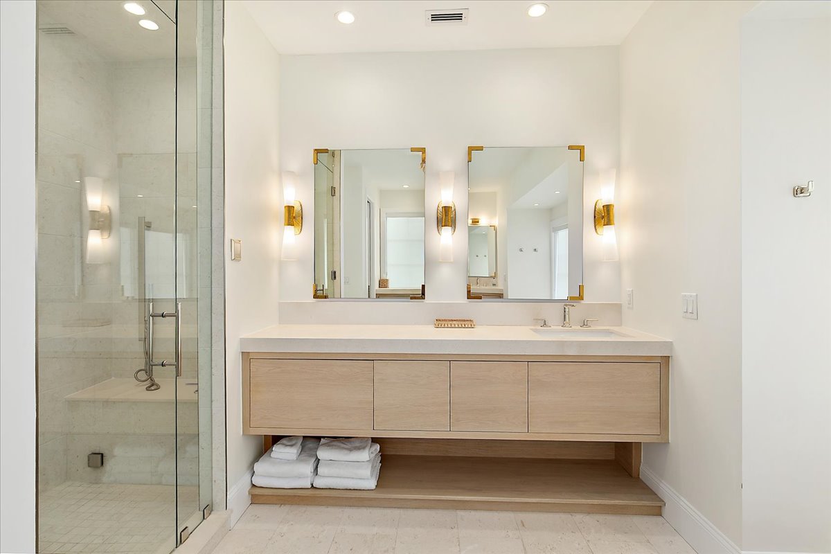 gallery images of property listing