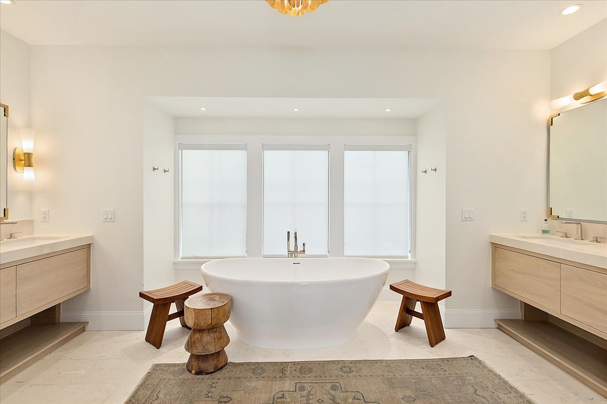 gallery images of property listing