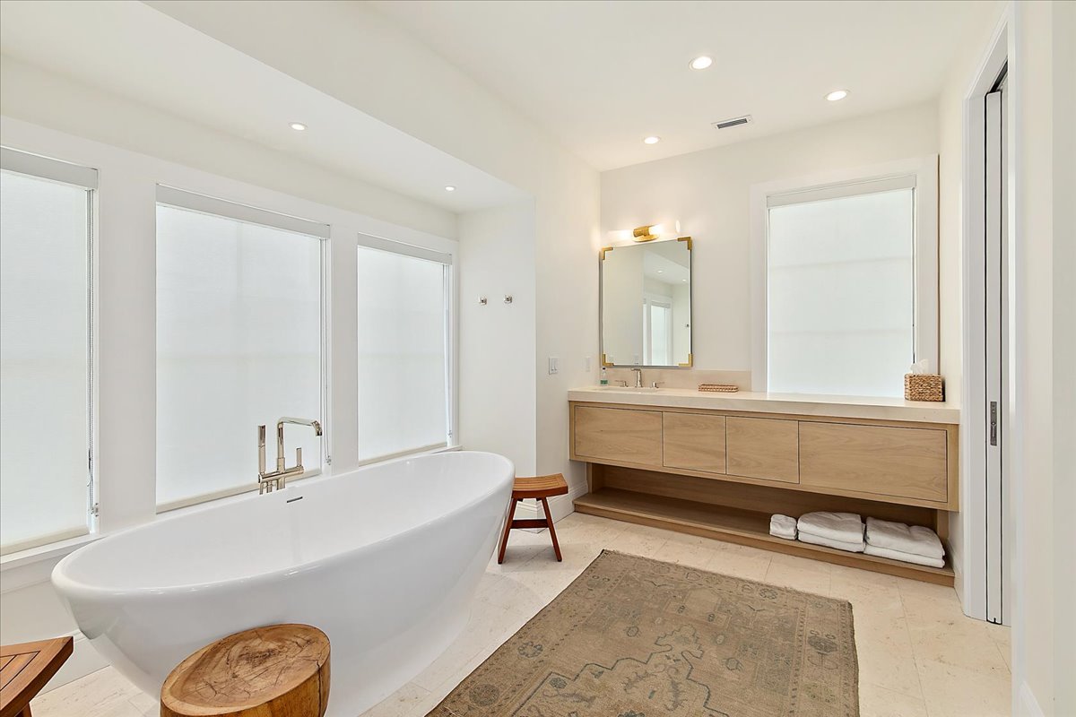 gallery images of property listing