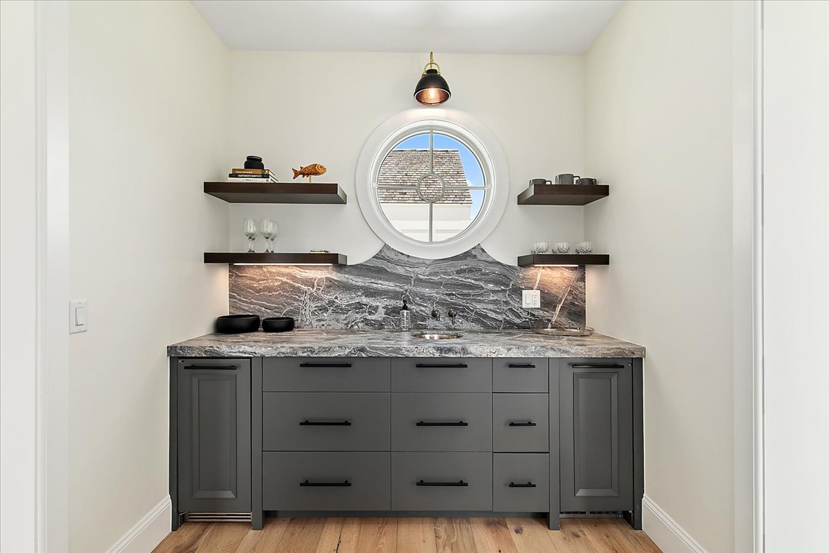 gallery images of property listing