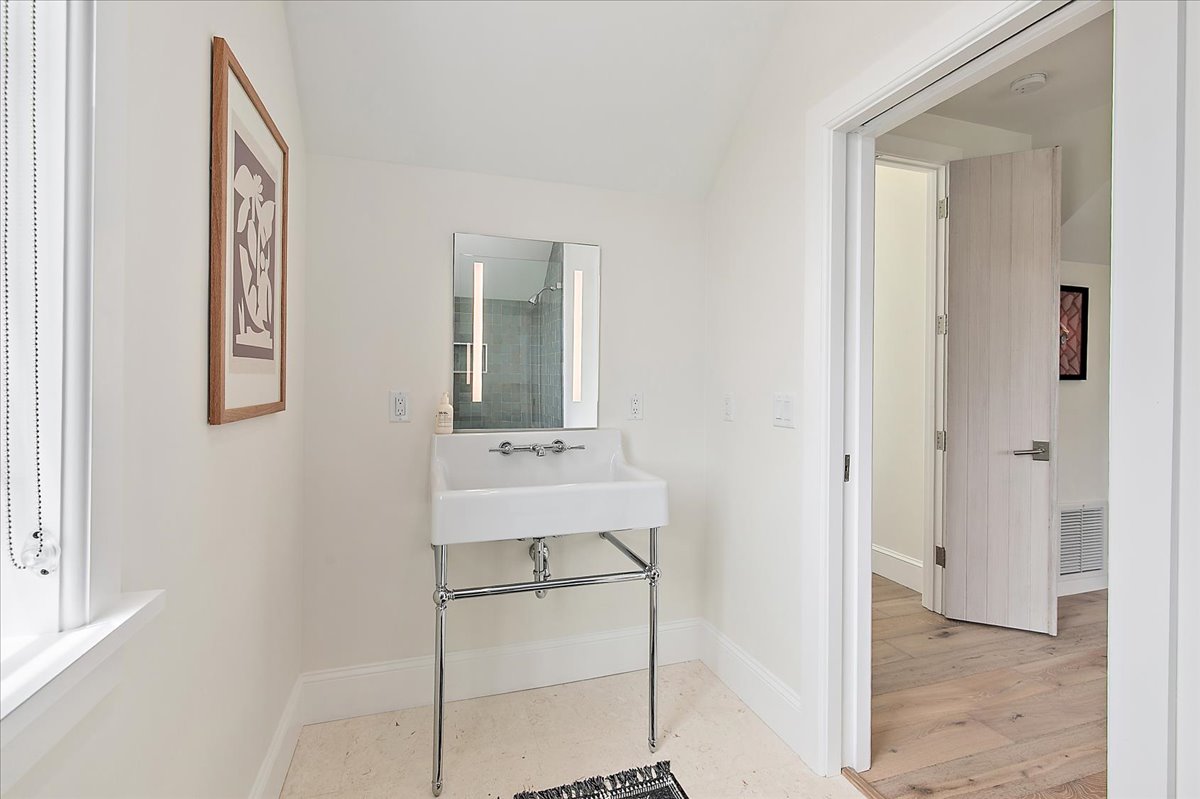 gallery images of property listing