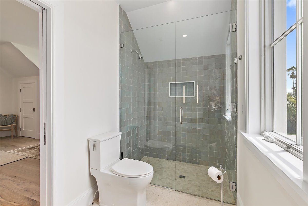 gallery images of property listing