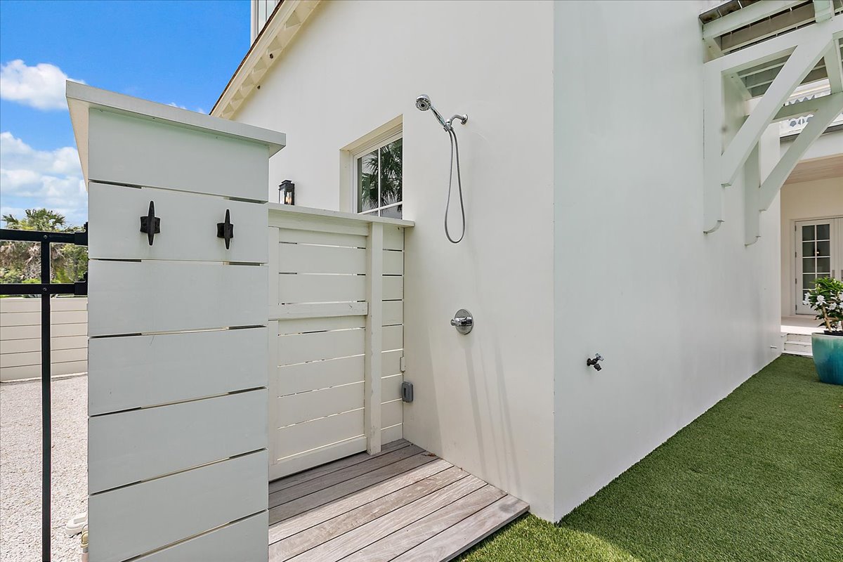gallery images of property listing