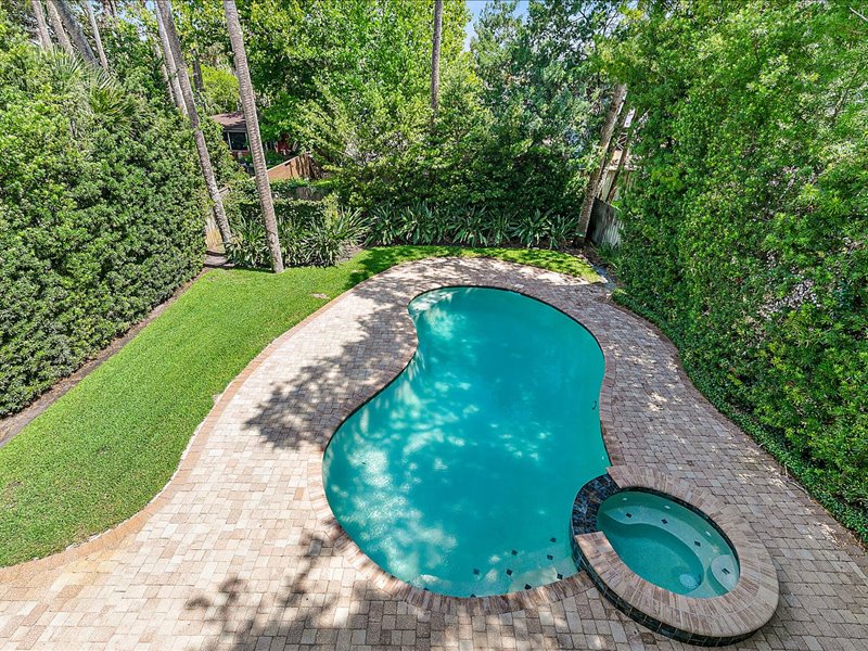 gallery images of property listing