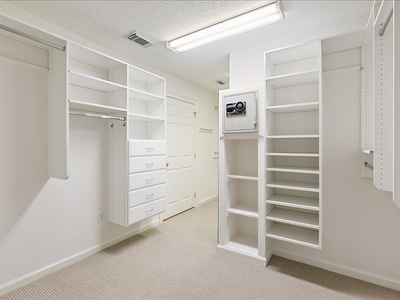 gallery images of property listing