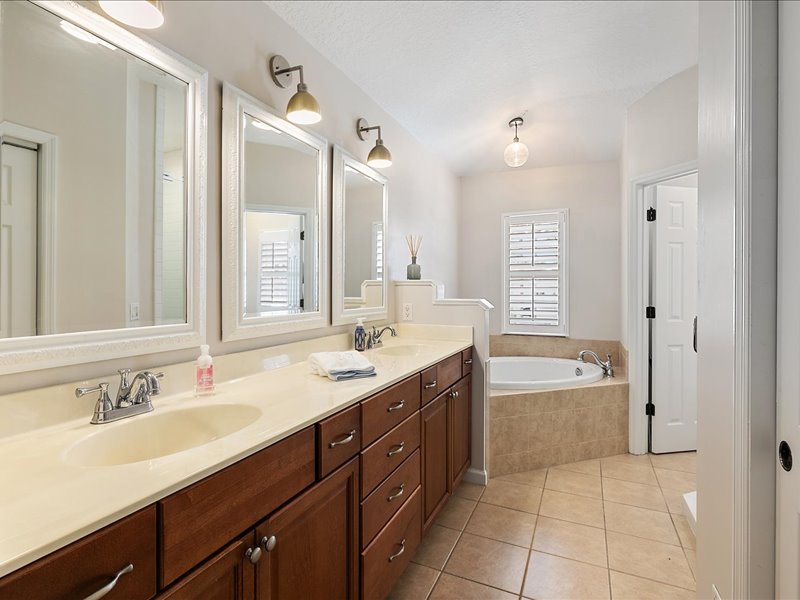 gallery images of property listing