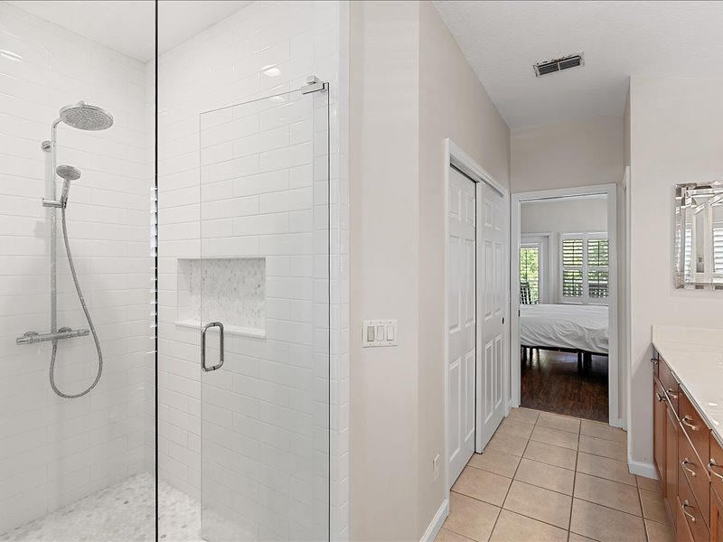 gallery images of property listing