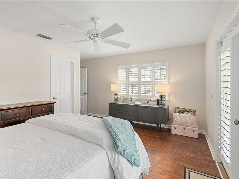 gallery images of property listing