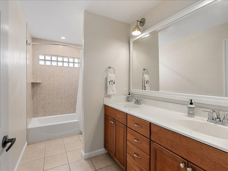 gallery images of property listing