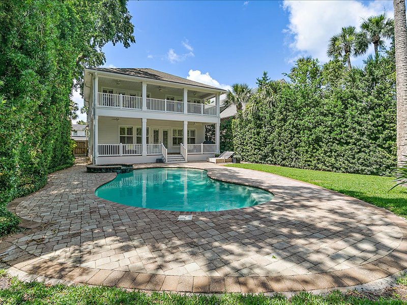 gallery images of property listing