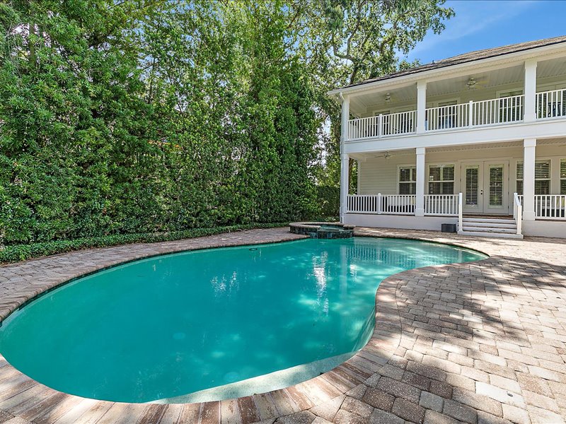 gallery images of property listing