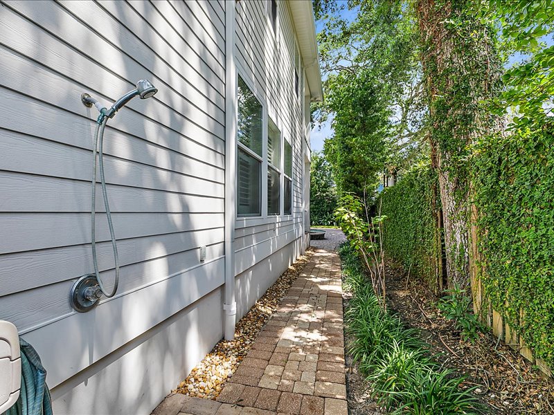 gallery images of property listing