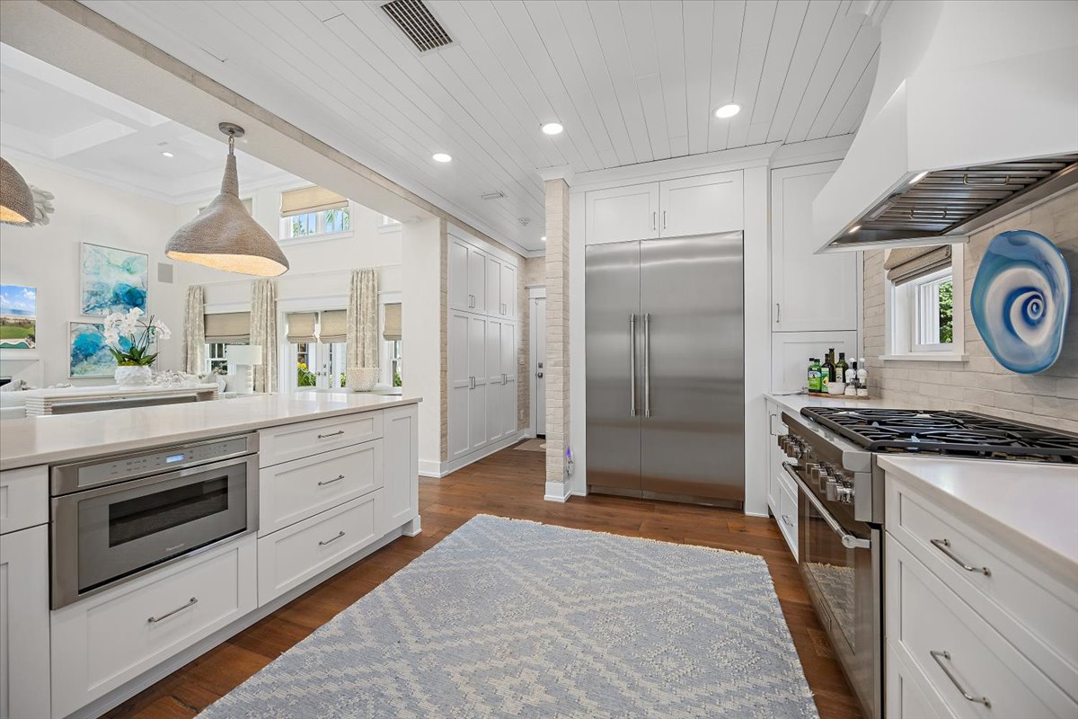 gallery images of property listing