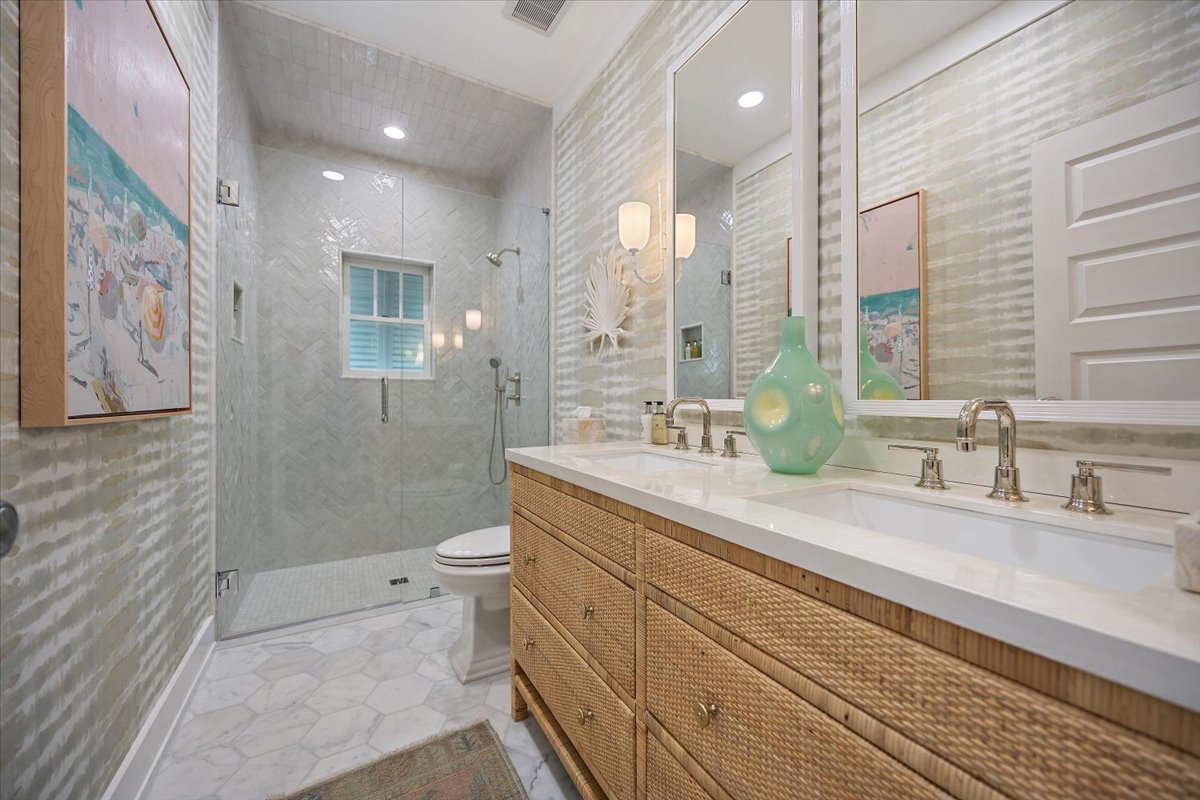 gallery images of property listing