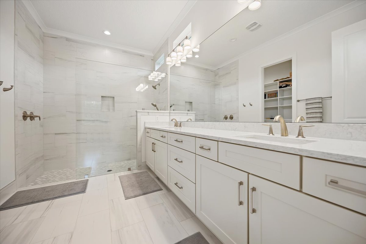 gallery images of property listing