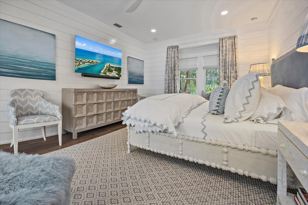 gallery images of property listing