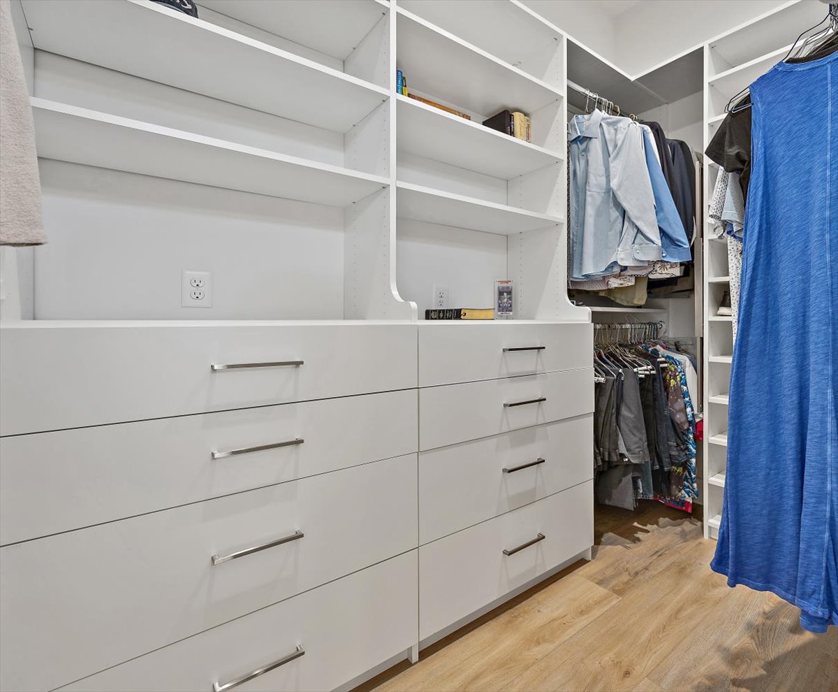 gallery images of property listing