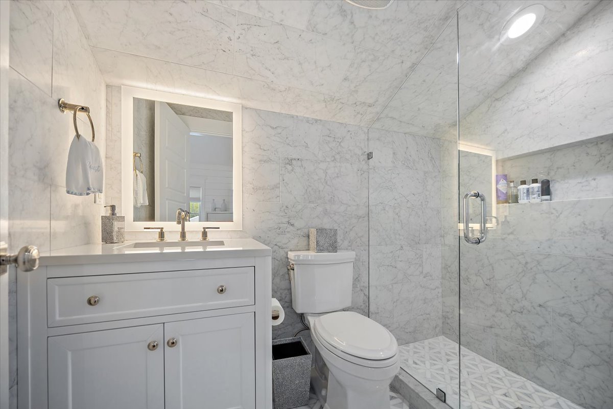 gallery images of property listing