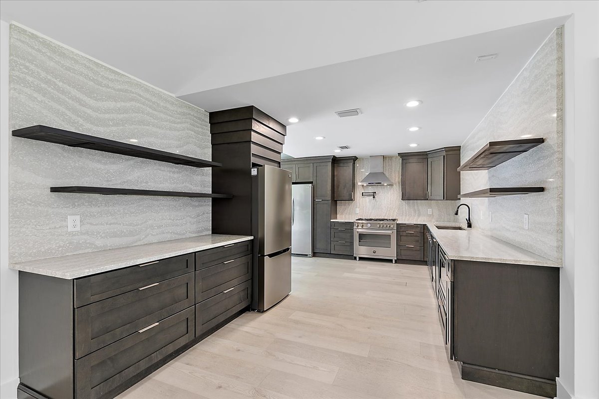gallery images of property listing