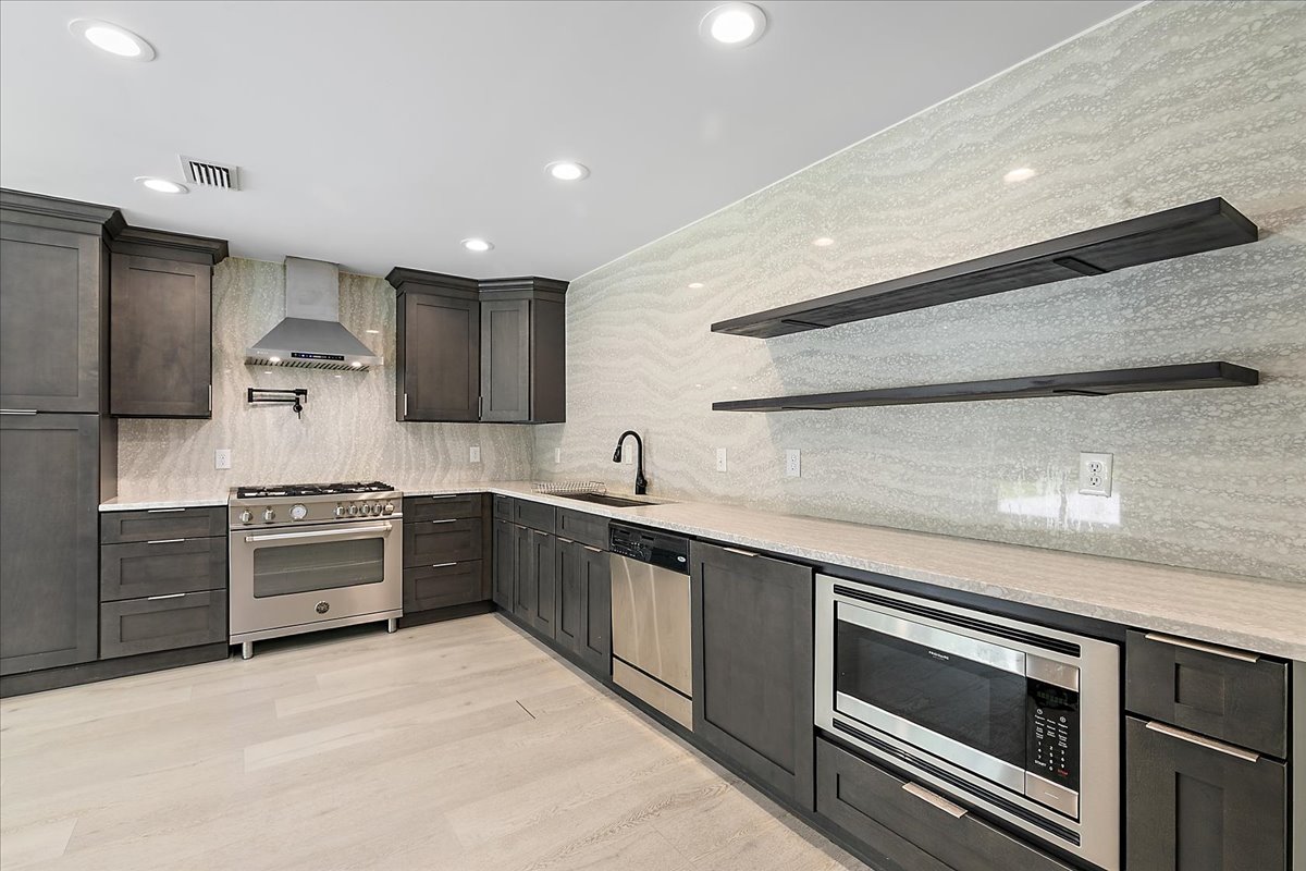 gallery images of property listing