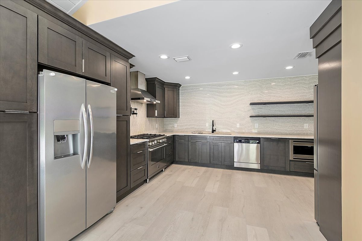 gallery images of property listing