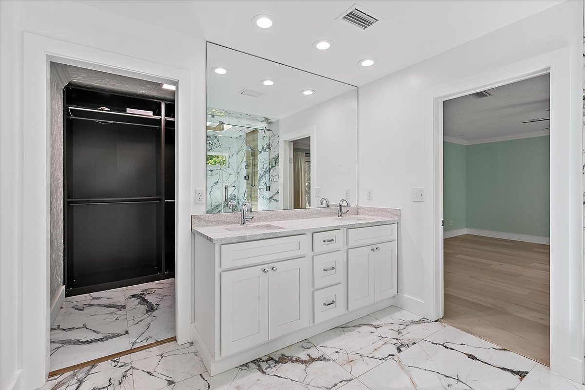 gallery images of property listing