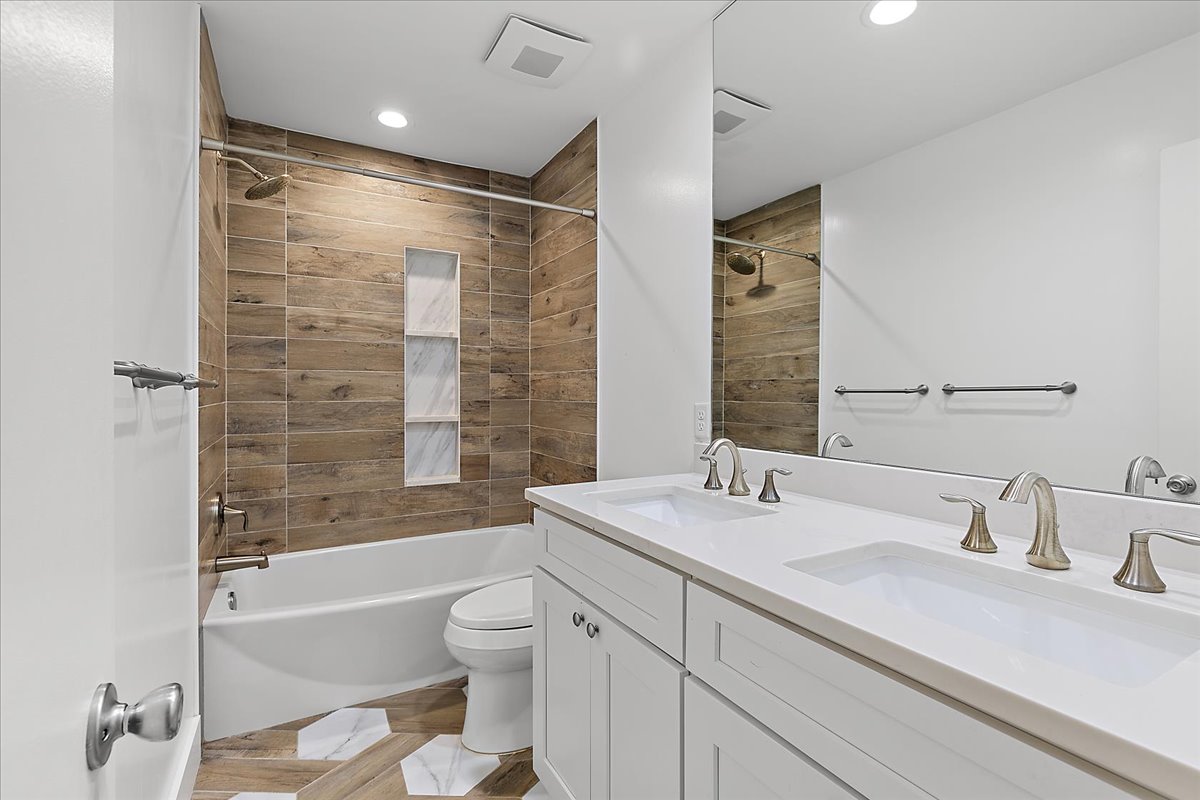 gallery images of property listing