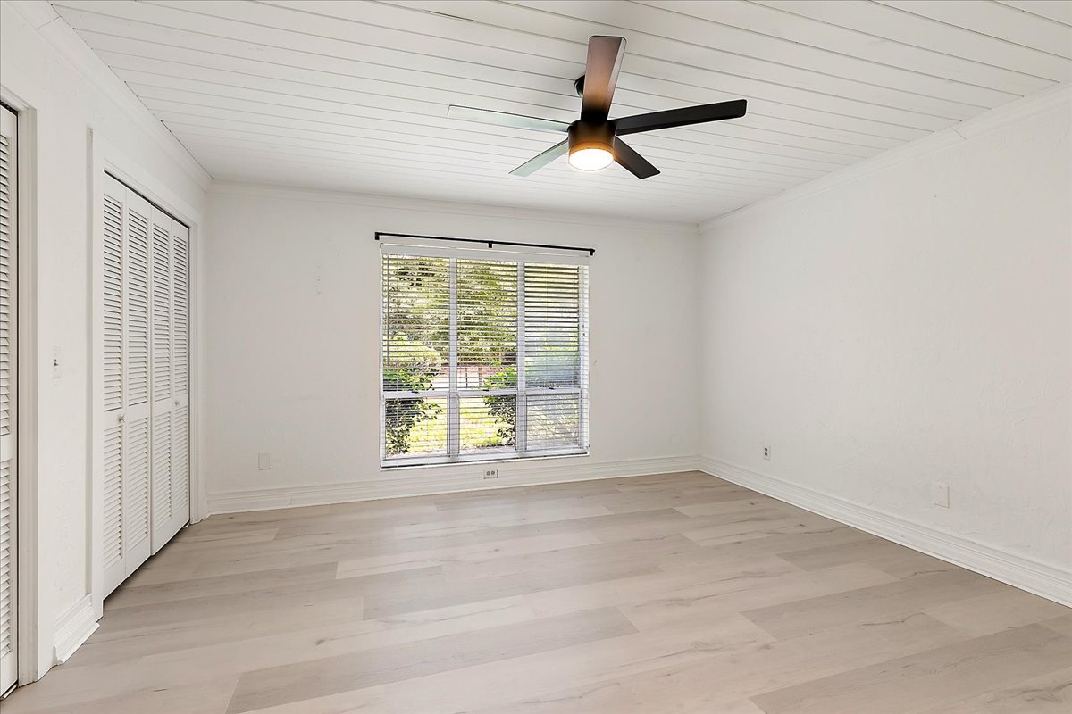 gallery images of property listing
