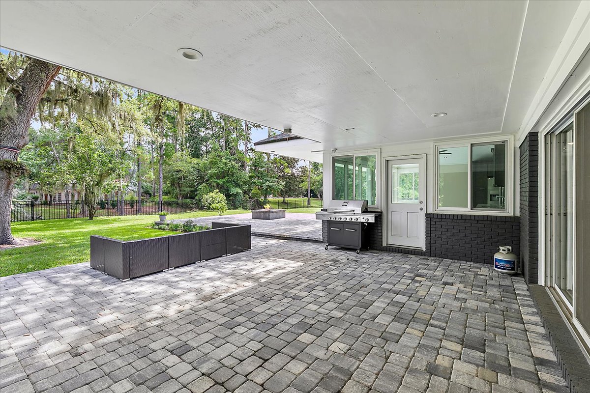 gallery images of property listing