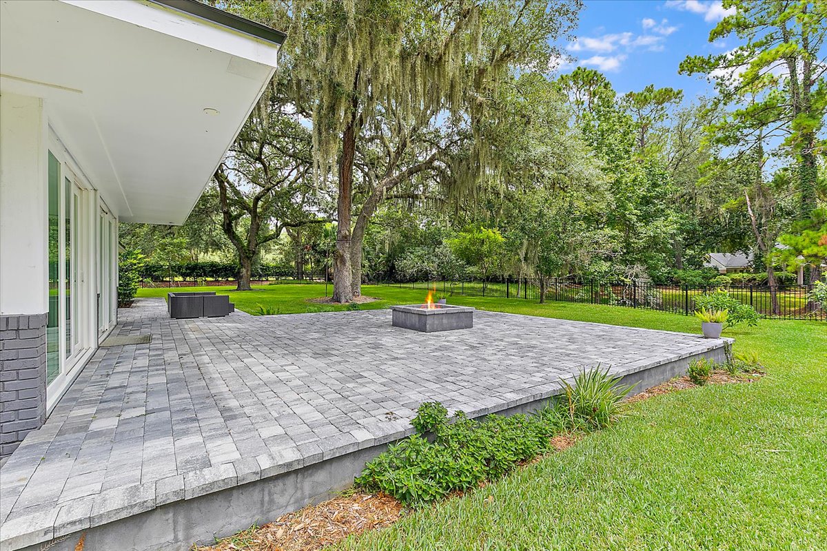 gallery images of property listing