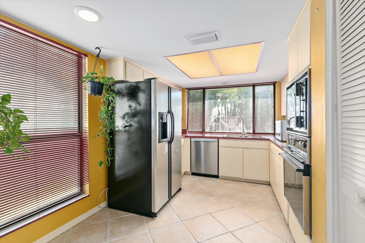 gallery images of property listing