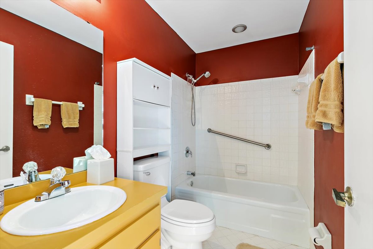 gallery images of property listing