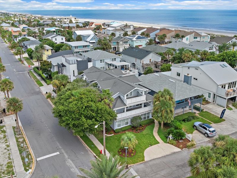 gallery images of property listing