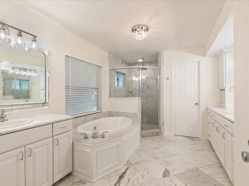 gallery images of property listing