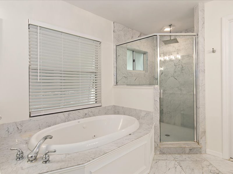 gallery images of property listing