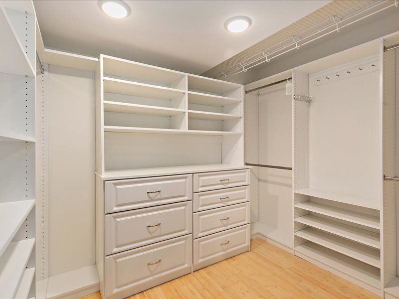gallery images of property listing